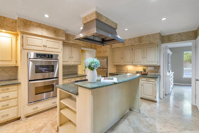 7140 Spring Valley Road, Dallas, TX 75254