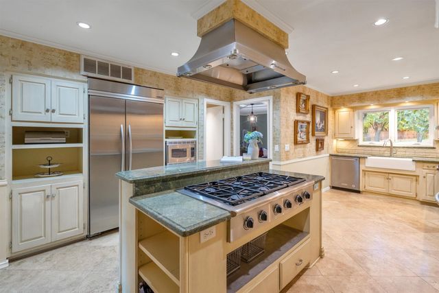 7140 Spring Valley Road, Dallas, TX 75254