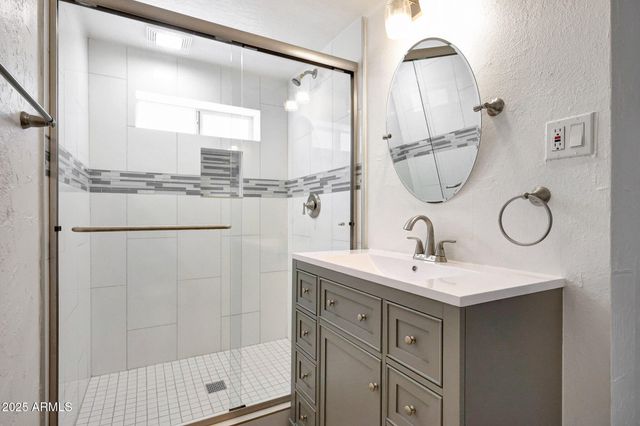 224 W GLENROSA Avenue, Phoenix, AZ 85013