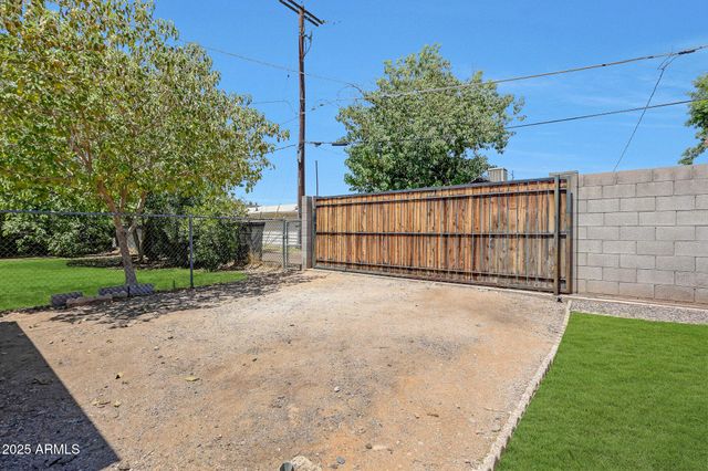 224 W GLENROSA Avenue, Phoenix, AZ 85013