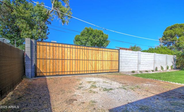 224 W GLENROSA Avenue, Phoenix, AZ 85013