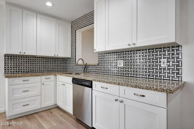 224 W GLENROSA Avenue, Phoenix, AZ 85013