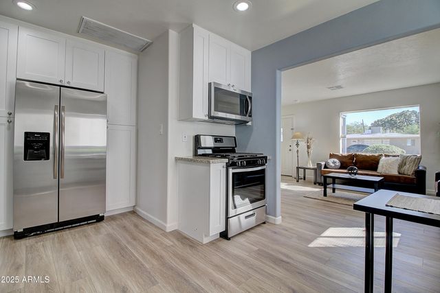 224 W GLENROSA Avenue, Phoenix, AZ 85013