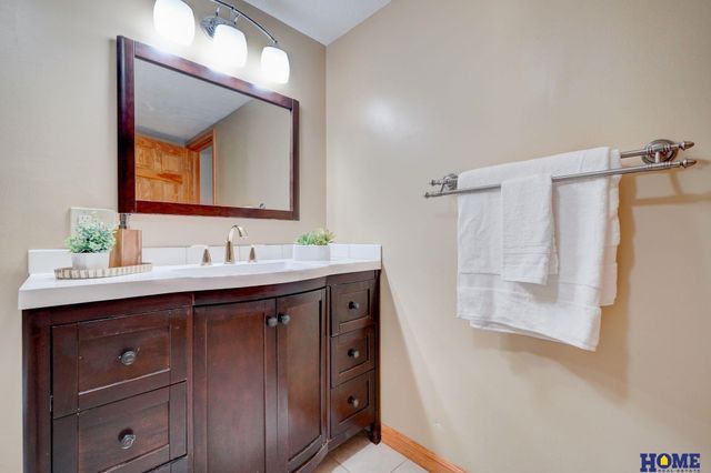 4911 S 76th Street, Lincoln, NE 68516