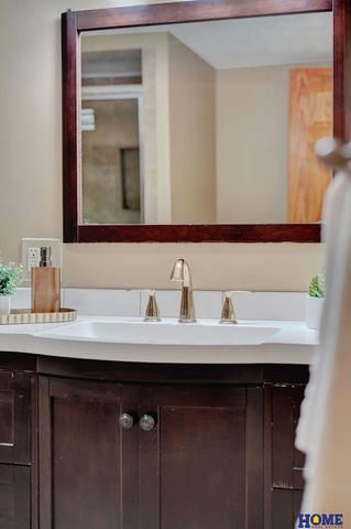 4911 S 76th Street, Lincoln, NE 68516