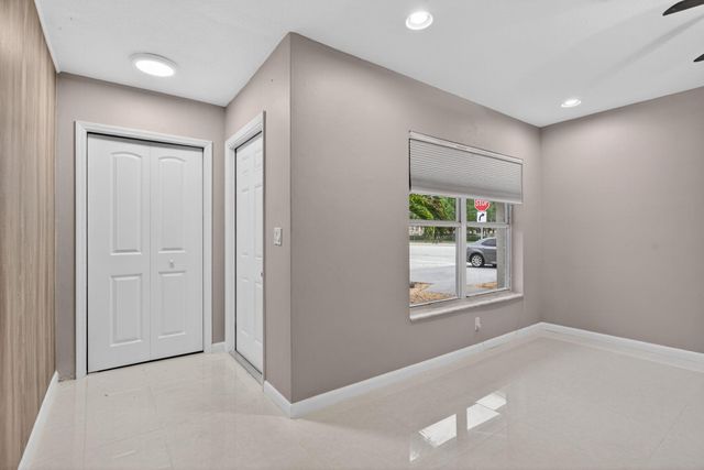 8709 NW 57th Dr, Tamarac, FL 33321