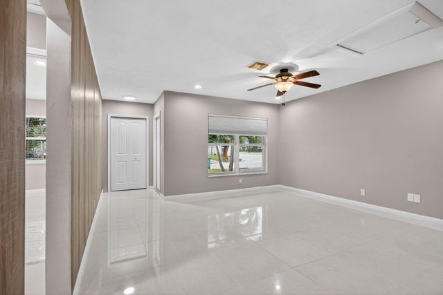 8709 NW 57th Dr, Tamarac, FL 33321