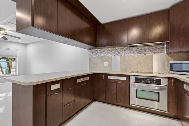 8709 NW 57th Dr, Tamarac, FL 33321