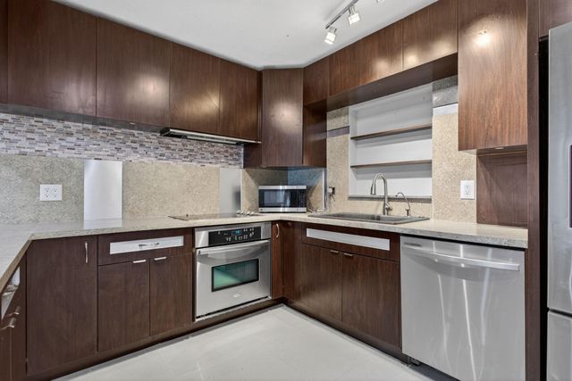 8709 NW 57th Dr, Tamarac, FL 33321