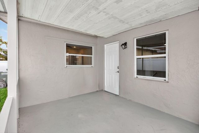 8709 NW 57th Dr, Tamarac, FL 33321