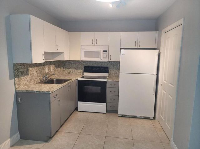 8709 NW 57th Dr, Tamarac, FL 33321