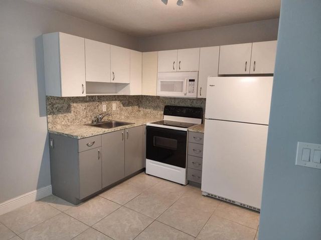 8709 NW 57th Dr, Tamarac, FL 33321