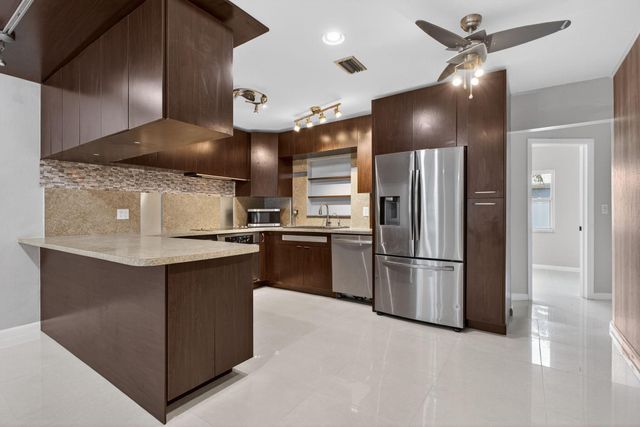 8709 NW 57th Dr, Tamarac, FL 33321