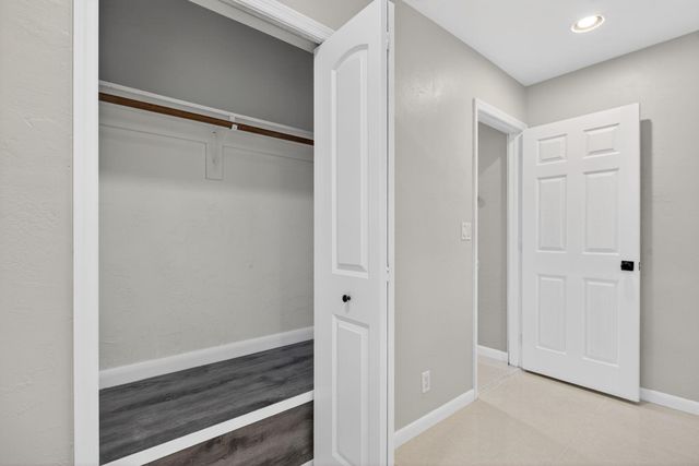 8709 NW 57th Dr, Tamarac, FL 33321