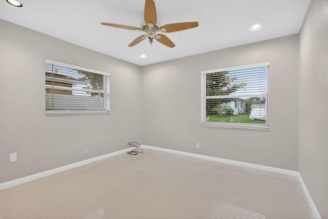 8709 NW 57th Dr, Tamarac, FL 33321