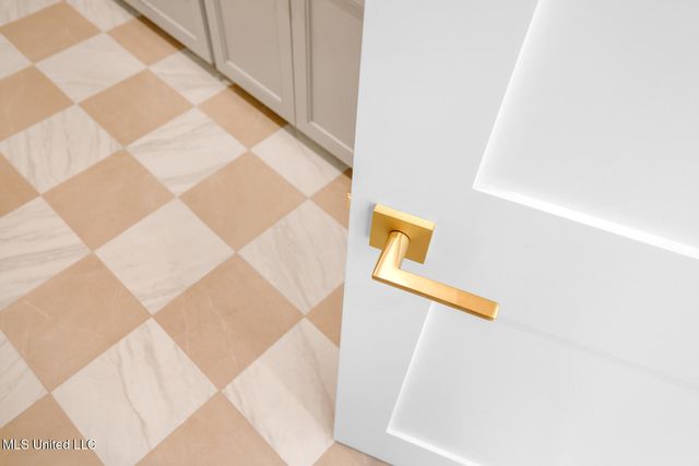 102 S Beach Drive, Ocean Springs, MS 39564