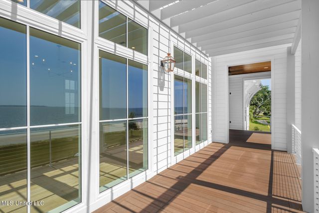 102 S Beach Drive, Ocean Springs, MS 39564