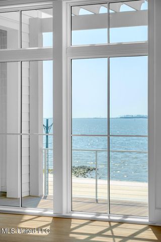 102 S Beach Drive, Ocean Springs, MS 39564