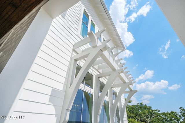 102 S Beach Drive, Ocean Springs, MS 39564