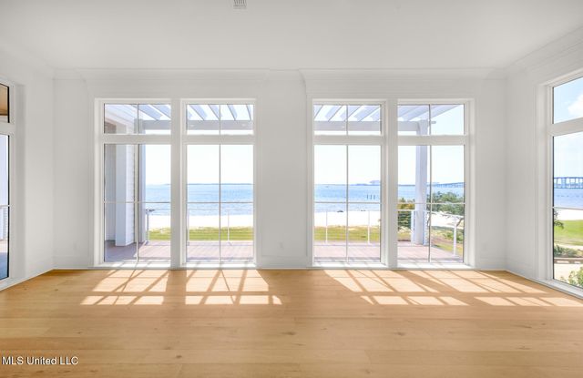 102 S Beach Drive, Ocean Springs, MS 39564