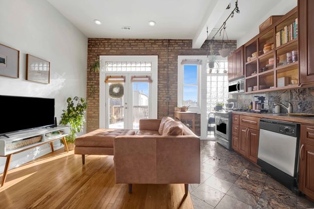 3107 W George Street 3, Chicago, IL 60618