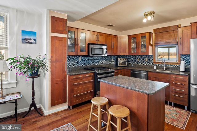 6508 N POINT RD, Baltimore, MD 21219