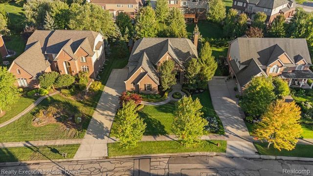 2919 Addison Circle N, Oakland Charter Township, MI 48306
