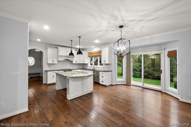 2919 Addison Circle N, Oakland Charter Township, MI 48306