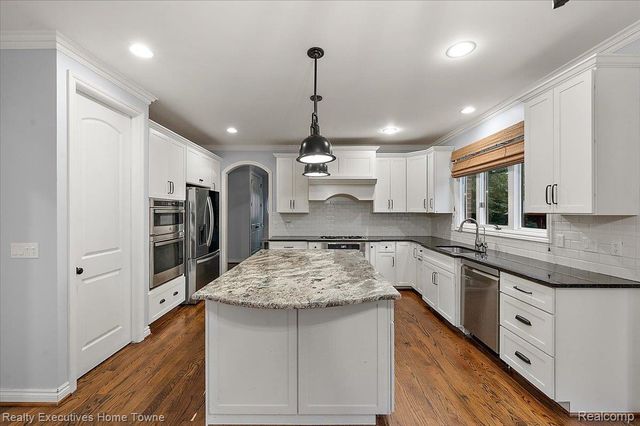 2919 Addison Circle N, Oakland Charter Township, MI 48306