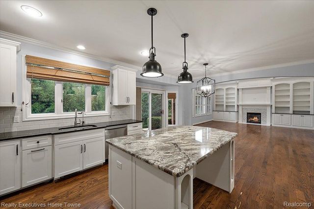 2919 Addison Circle N, Oakland Charter Township, MI 48306