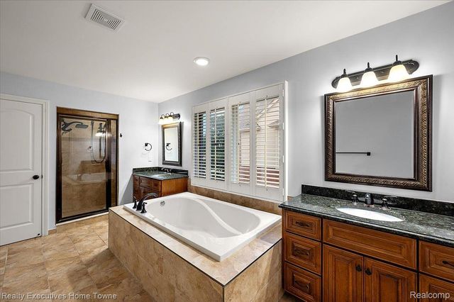 2919 Addison Circle N, Oakland Charter Township, MI 48306