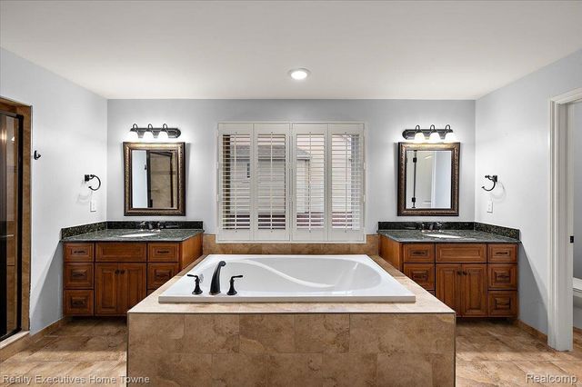 2919 Addison Circle N, Oakland Charter Township, MI 48306
