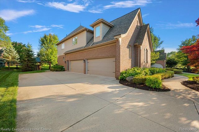 2919 Addison Circle N, Oakland Charter Township, MI 48306