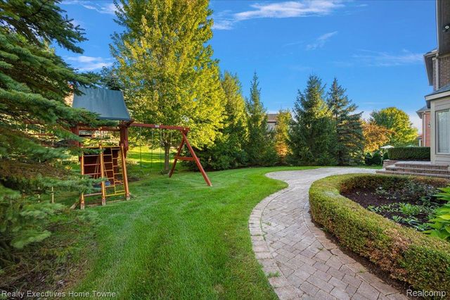 2919 Addison Circle N, Oakland Charter Township, MI 48306