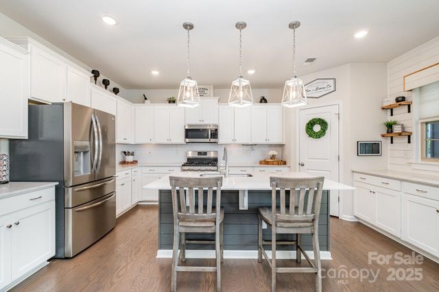 17502 Snug Harbor Road, Charlotte, NC 28278