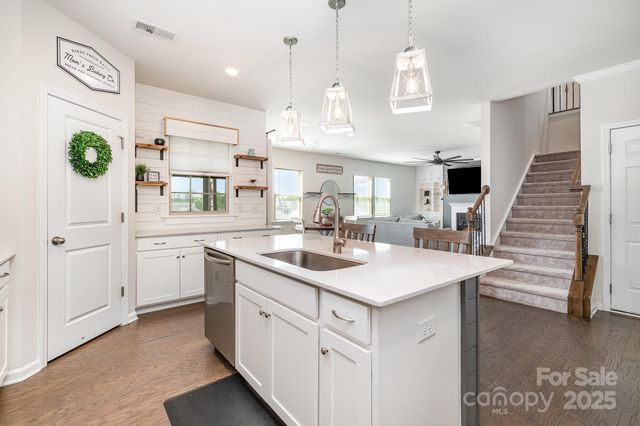 17502 Snug Harbor Road, Charlotte, NC 28278