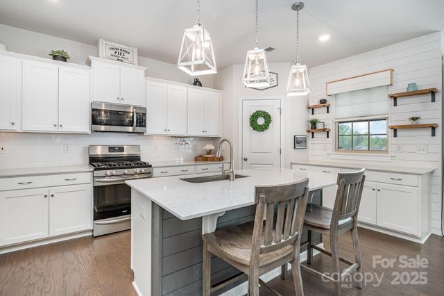 17502 Snug Harbor Road, Charlotte, NC 28278