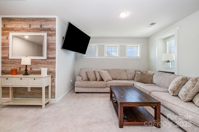 17502 Snug Harbor Road, Charlotte, NC 28278