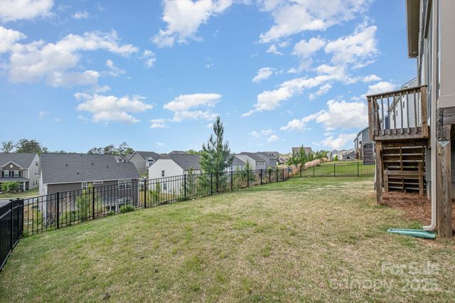 17502 Snug Harbor Road, Charlotte, NC 28278