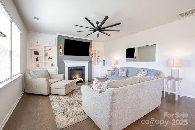 17502 Snug Harbor Road, Charlotte, NC 28278