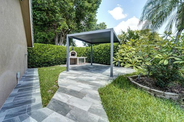 11999 Classic Drive, Coral Springs, FL 33071