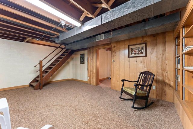 1619 Miriam ROAD, Manitowoc, WI 54220