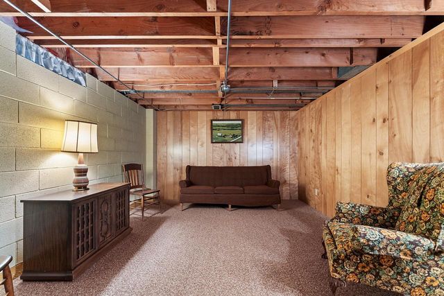 1619 Miriam ROAD, Manitowoc, WI 54220