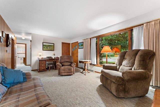 1619 Miriam ROAD, Manitowoc, WI 54220