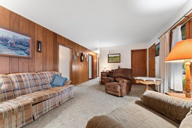 1619 Miriam ROAD, Manitowoc, WI 54220