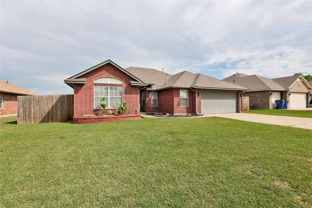 612 N White Tail Way, Mustang, OK 73064
