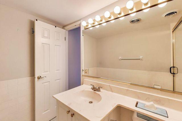 420 Linden Avenue 502, Wilmette, IL 60091