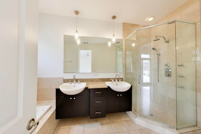 2702 W CHICAGO Avenue 2, Chicago, IL 60622