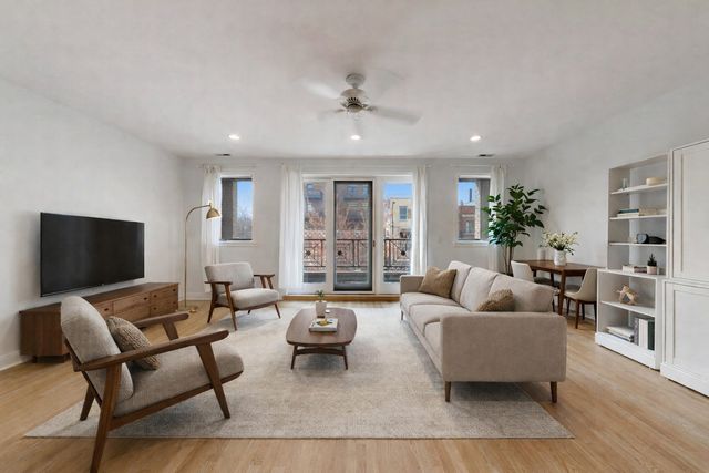 2702 W CHICAGO Avenue 2, Chicago, IL 60622