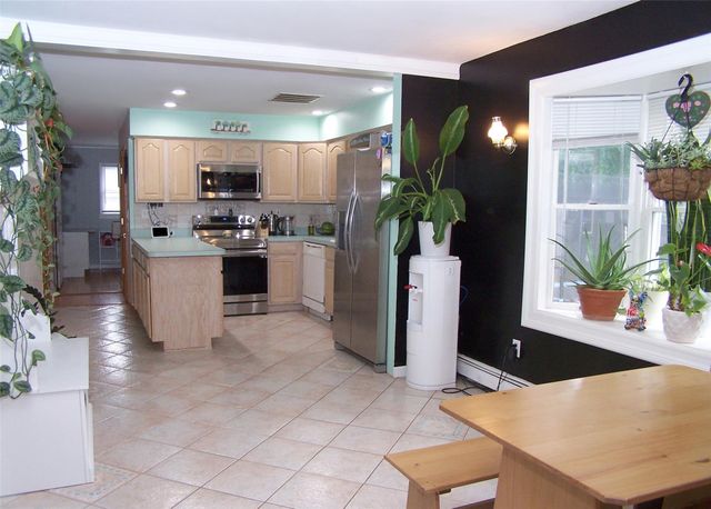 264 N 5th Street, Ronkonkoma, NY 11779